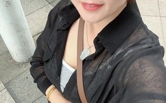 美女的咪咪露出来了